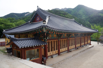 Fototapeta premium Shinheungsa Buddhist Temple