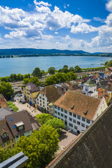 Fototapeta na wymiar Panoramablick über Radolfzell am schönen Bodensee im Sommer mit blauen Himmel