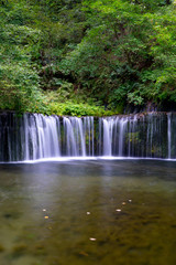 日本の長野県軽井沢の白糸の滝