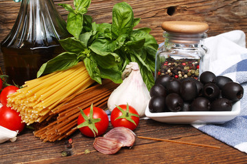 składniki na spagetti © katherine_gee
