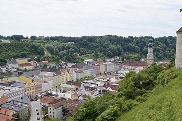 Fototapeta premium Burghausen - Blick von der Burg auf die Altstadt
