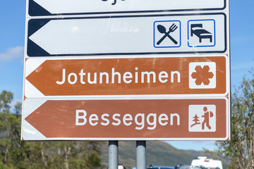 Fototapeta premium Schild nach Jotunheim und Besseggen