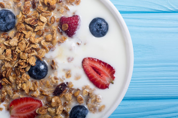 Chia yogurt with granola