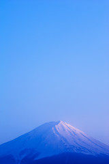 Fototapeta premium MT. Czas zmierzchu Fuji: Kawaguchiko jezioro Yamanashi Japonia.