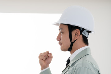 ビジネスマン、ヘルメット、ブルゾン、ガッツ、ガッツポーズ