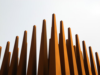 Kontraste, Himmel und Metall, Denkmal in Prag