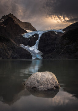 atardecer glaciar los perros - torres del paine, chile 