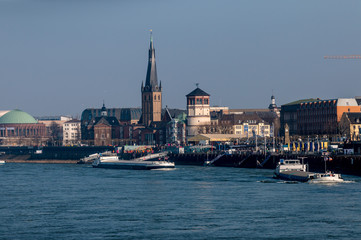 Fototapeta premium City from riversite