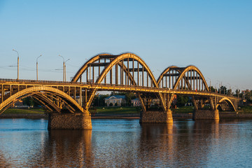 Obraz premium Volga bridge and embankment over Volga river at sunset, Yaroslavl region, Rybinsk city, Russia. Beautiful landscape
