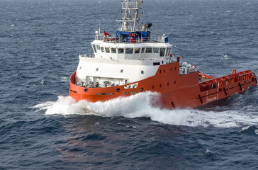 Sea tow in the high sea