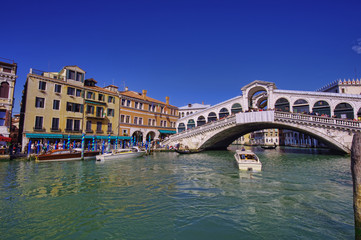 Fototapeta na wymiar Rialto bridge in Venice city, Italy. day scene