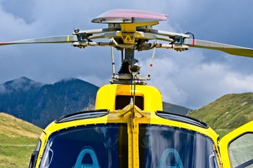 Rotore di elicottero di colore giallo