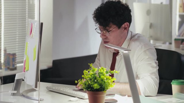 Bank employee doing his job badly and his boss yelling at him. Office plankton woking, his chief appearing and starting swearing at him loud.