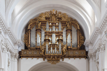 Die von dem Franziskaner-Pater Adam Öhninger erbaute Hauptorgel des Doms zu Fulda