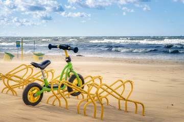 samotny rowerek na plaży © Krzysztof Stasiak