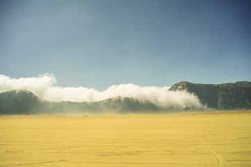 Cloud over coat mountain © HeyGiz