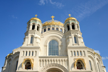 Fototapeta na wymiar St. Nicholas naval Cathedral in Kronstadt.