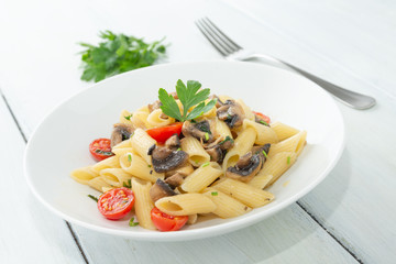 Penne ai funghi e pomodoro fresco 