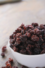dried raisins in dish