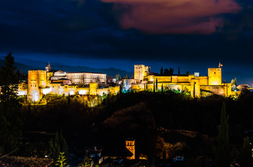 Obraz premium Night cityscape of Granada, Spain, with the Alhambra Palace in the background