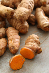 preparing fresh turmeric root