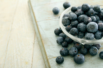 preparing fresh blueberries