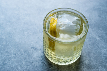 Irish Ale Cocktail with Ginger Beer, Lemon and Ice.