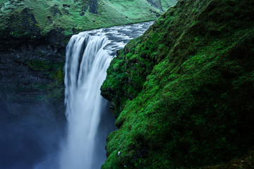 Fototapety  Słynny wodospad Skogafoss na rzece Skoga. Islandia, Europa