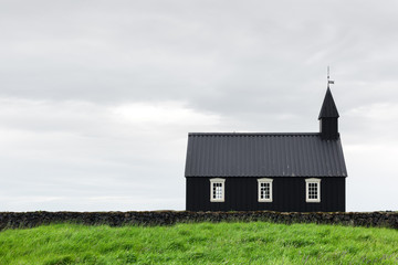 Obraz premium Black wooden church Budakirkja at Snaefellsnes, western Iceland, Europe.
