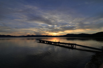 Fototapeta premium 田沢湖と桟橋 (夕景)