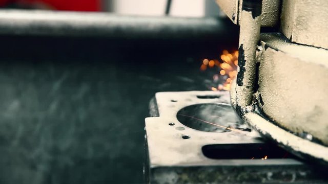 grinding and drilling cylinder head