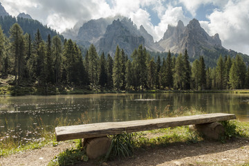 Dolomiten Lago Antorno Bergsicht - Bergsee  Antorno im Süd Tyrol mit Berlandschaft im Hintergund