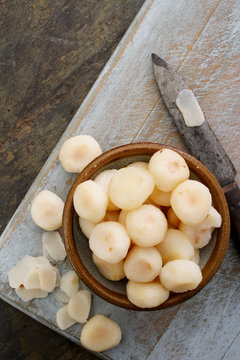 peeled water chestnuts
