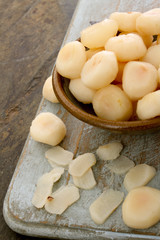 peeled water chestnuts