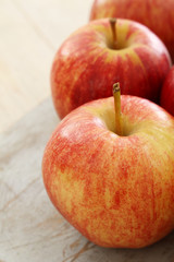 preparing fresh apples