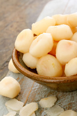 peeled water chestnuts