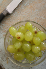 preparing fresh grapes