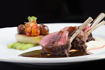 close up lamp rack pored by stocks with asparagus and sliced tomato lighted by studio light