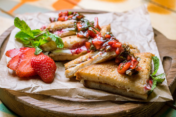 Sweet sandwich with raspberry sauce