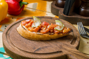 bruschetta with fresh tuna