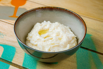 mashed potatoes on bowl