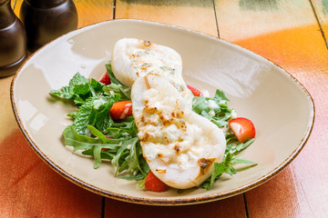 salad with pear and blue cheese