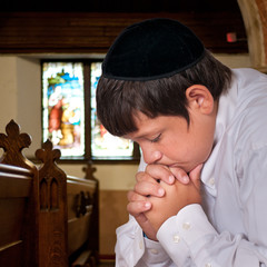 Jewish boy prays alone in prayer house. © VIS Fine Arts