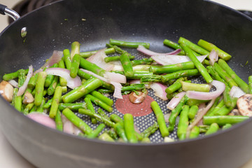 Green beans and onion in frying pan