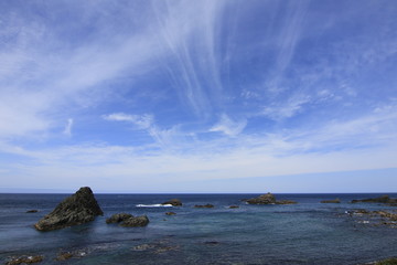 海と空と