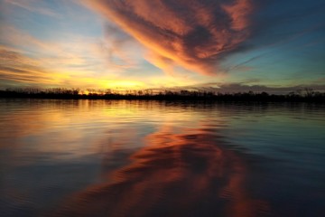 Atardecer en el rio