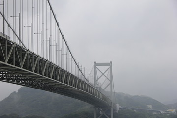 雨に煙る関門橋(壇之浦パーキングエリア/山口県)