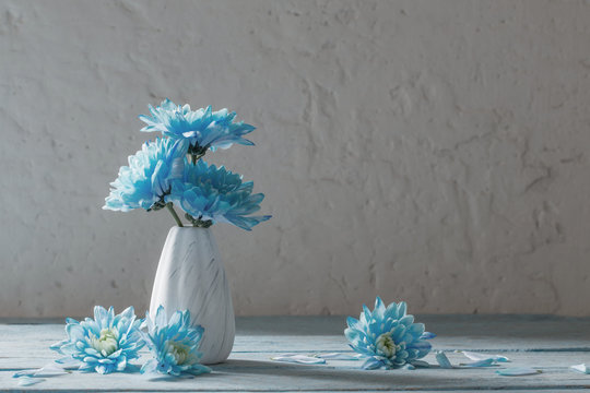 Fototapeta blue flowers in vase on white grunge background