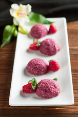 Raw raspberry macaroons
