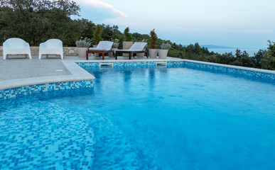 Beautiful luxury swimming pool 4